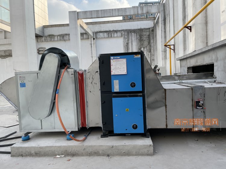 飯店廚房拍油煙設備施工現(xiàn)場